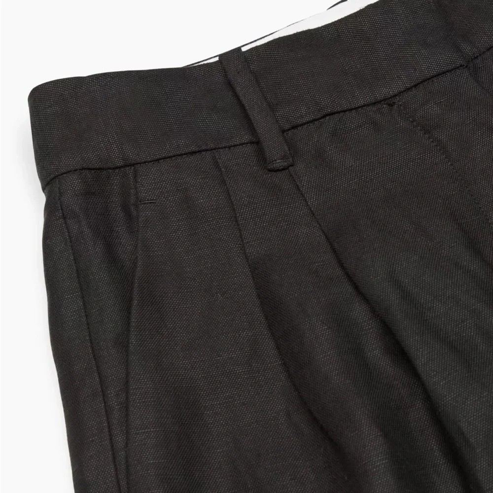 LINEN ARITZIA The Effortless Pant Linen
High-waisted, wide-leg linen pants - Picture 7 of 8